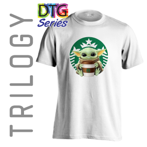 TRILOGY TRG 0429 - Kaos Star Wars Mandalorian Baby Yoda Starbucks